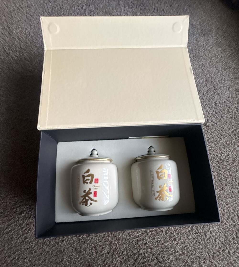 Chinese Gifts Ceramic Bai Cha Tea Canister Set with Gift Box